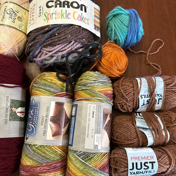 Large Yarn Lot - Picture 5 of 11